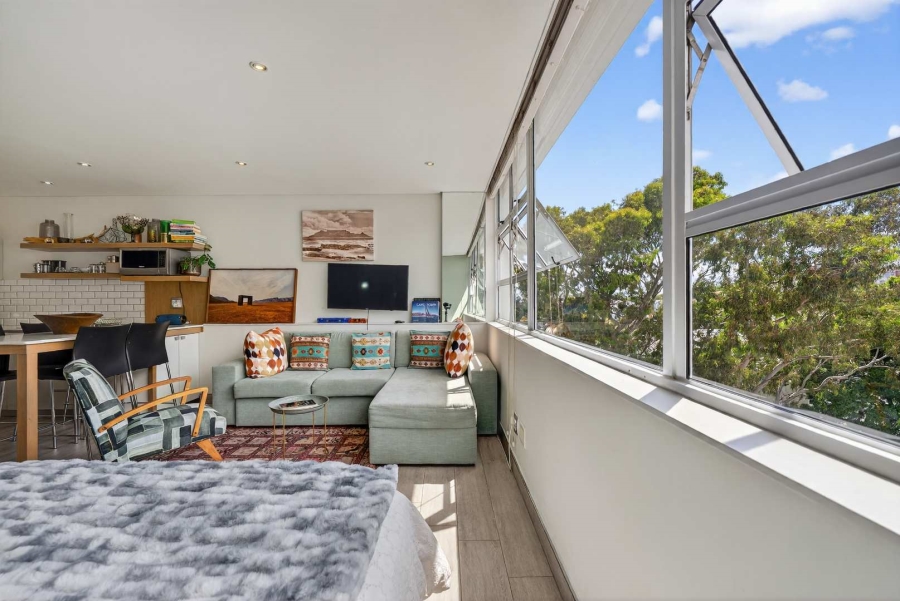 To Let 1 Bedroom Property for Rent in Sea Point Western Cape